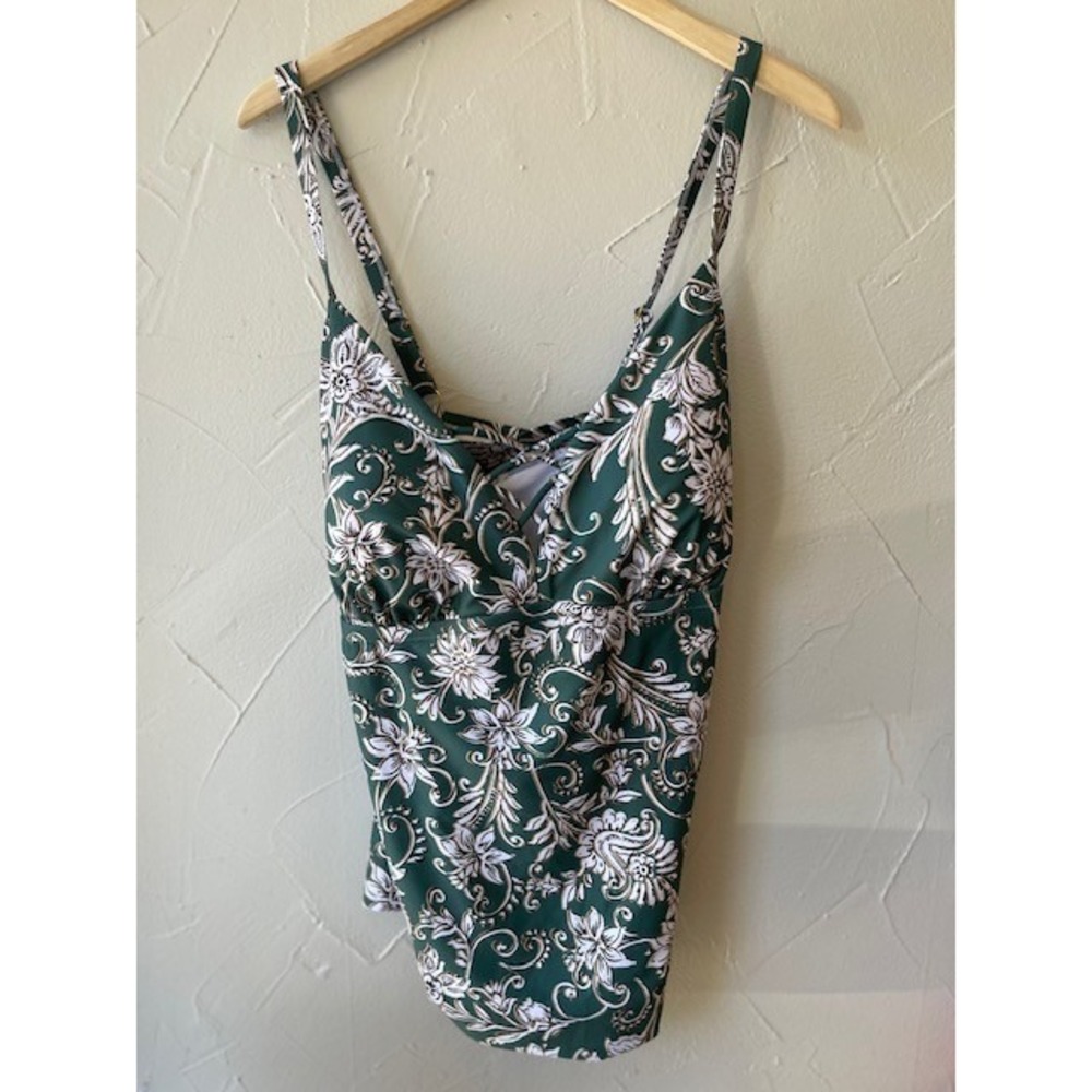Aqua Couture Swim Green & White 2 Piece Bottoms & Top Size 3x